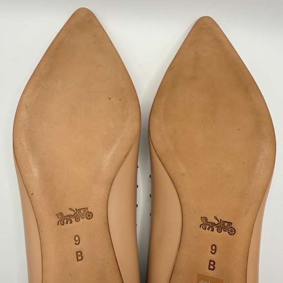 COACH Jill Pointed Beige Leather Scalloped Edges Gold Tone Studs Women’s Size 9 - Picture 7 of 10